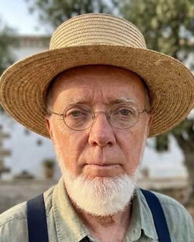 Manuel del Campo con su sombrero de paja